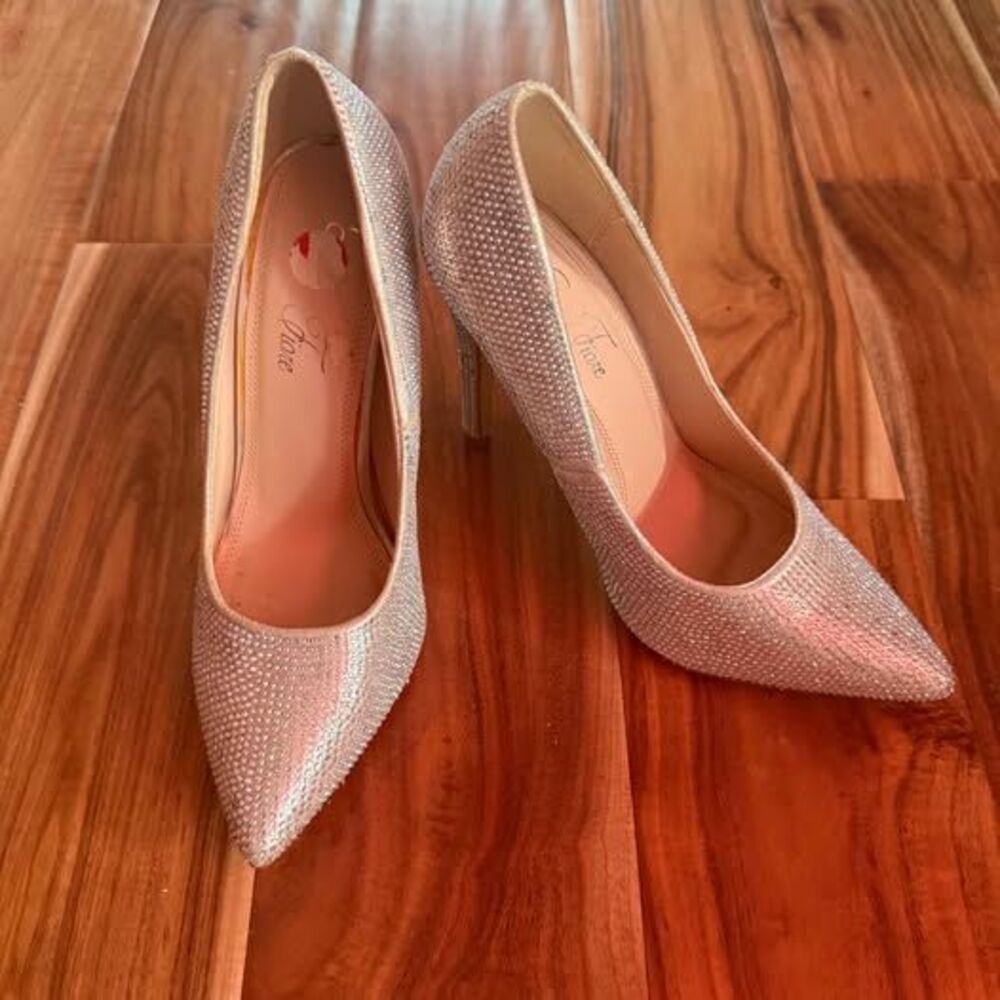 Vigo Fiore Rhinestone Pumps